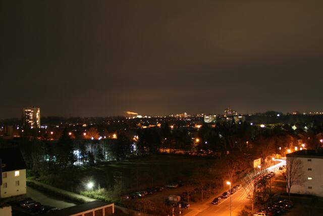 Beleuchtete Straße, beleuchtete Häuser und eben Industrie - in der Vorderpfalz ist kaum noch der Nachthimmel zu erkennen | Foto: Gisela Böhmer