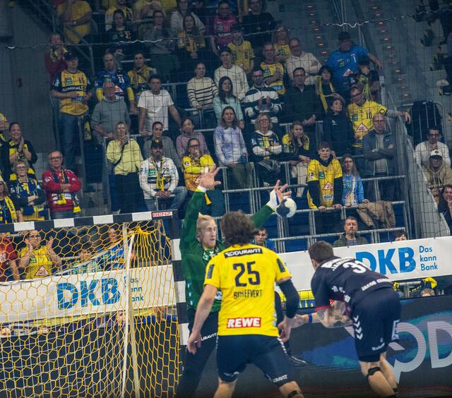 "Appel" hält einen Siebenmeter | Foto: Wolfgang Neuberth