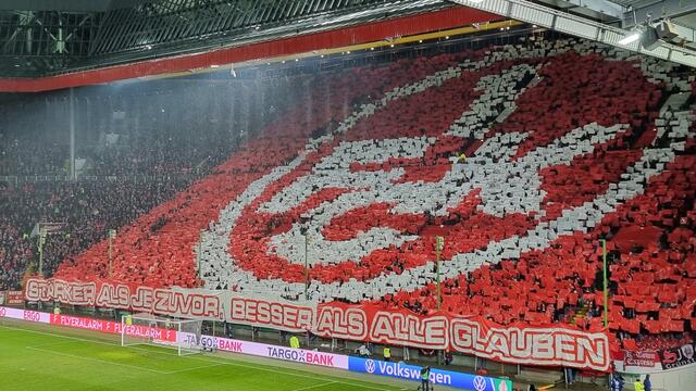 Pokal-Choreo: "Stärker als je zuvor, besser als alle glauben" | Foto: Jens Vollmer