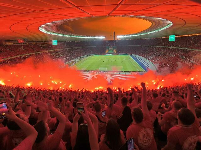 Kurve und Himmel in teuflischem Rot | Foto: Mario Krause