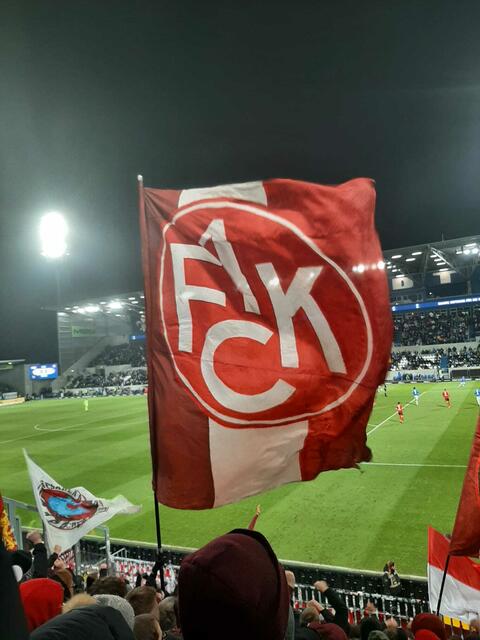 Auch in Darmstadt zeigten die Betzefans natürlich zahlreich Flagge, auch wenn es sportlich nicht zu holen gab | Foto: Patrick Fink/gratis