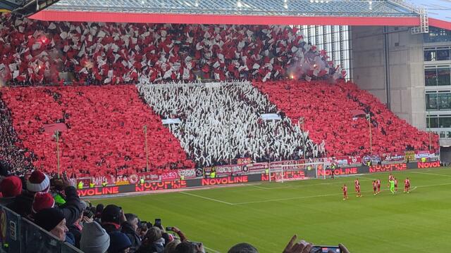 Choreo der FCK-Fans beim letzten Hinrundenspiel gegen den 1. FC Köln | Foto: Karsten Kalbheim/gratis