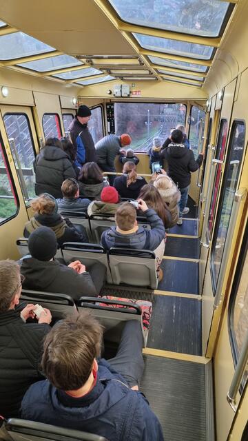 Sehr gut gefüllt waren in den vergangenen Tagen die Fahrten der Turmbergbahn in Durlach. Nur noch am Sonntag, 29.12., sind Fahrten möglich. | Foto: www.jowapress.de
