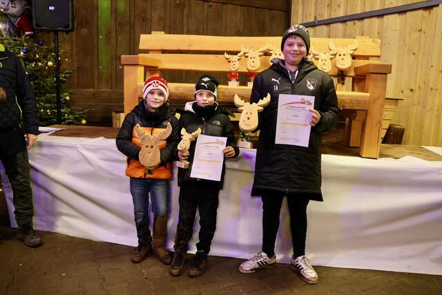 Für die jüngsten Teilnehmer wurden erneut die begehrten Knut-Pokale für die besten drei Plätze vergeben. | Foto: FC Wacker 1920 Weidenthal e.V.