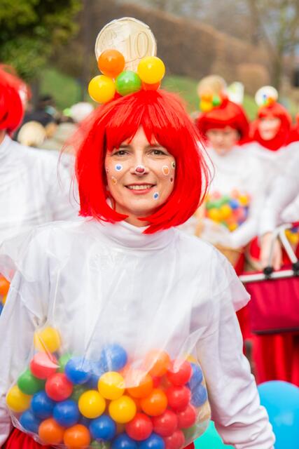 Bunte Kostüme gehören zu Altweiberfastnacht auch Weiberfastnacht, Weiberfasnacht oder Schmutziger Donnerstag genannt! | Foto: Roland Kohls