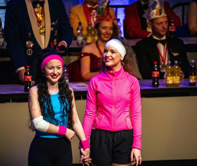 die 15-jährigen „Lästerschwestern“ Chiara Belsanti und Lena Drogosch von den „Löwenjägern“ | Foto: Wolfgang Neuberth