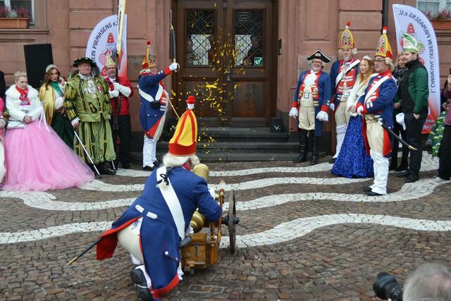 Die Fasnachter stürmen das Rathaus | Foto: Frank Schäfer