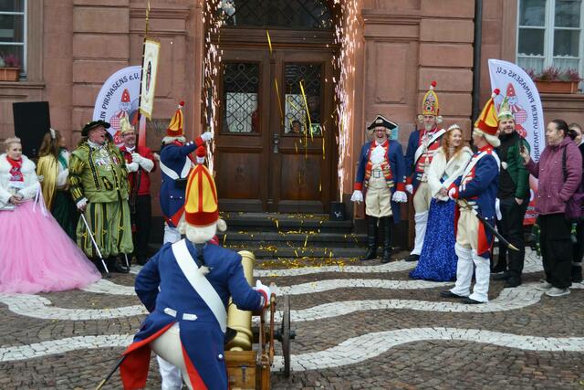 Die Fasnachter stürmen das Rathaus | Foto: Frank Schäfer