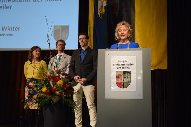 Stadtbürgermeisterin Carmen Winter mit ihren Beigeordneten Florian Funk, Benjamin Burckschat und Britta Horn (v.r.n.l.) | Foto: Jürgen Bender