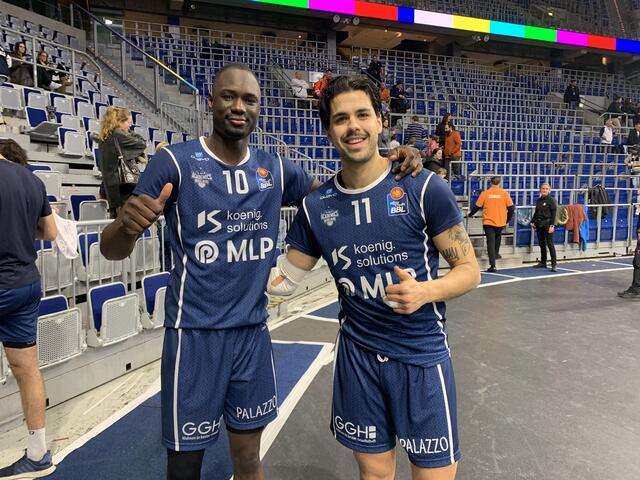 Bakary Dibba (links) und Erol Ersek von den MLP Academics Heidelberg  | Foto: Michael Sonnick