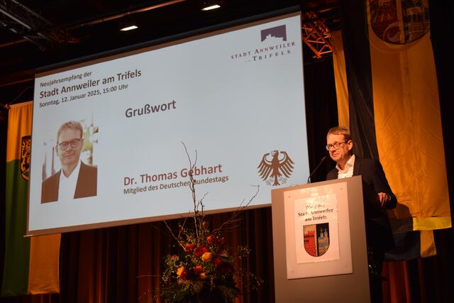 MdB Dr. Thomas Gebhart bei seinem Grußwort | Foto: Jürgen Bender