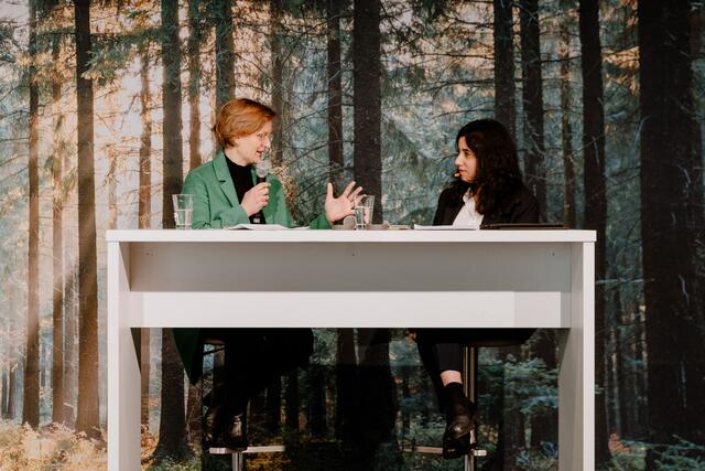 Franziska Brantner im Gespräch mit Misbah Khan | Foto: Moritz Schleiffelder - HEYMO Foto Film