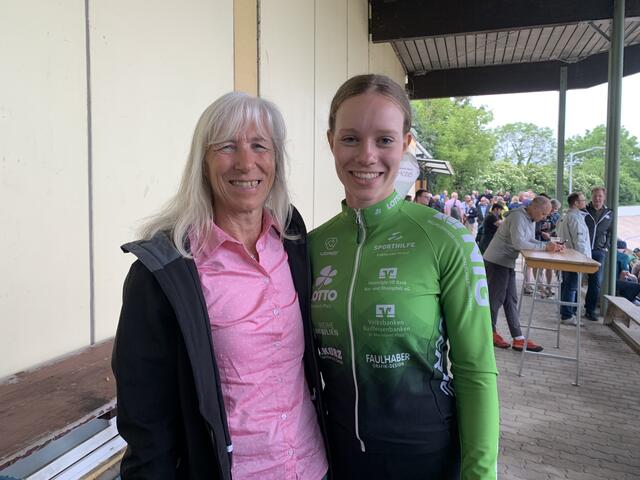 Ute Enzenauer mit Anne Slosharek | Foto: Michael Sonnick