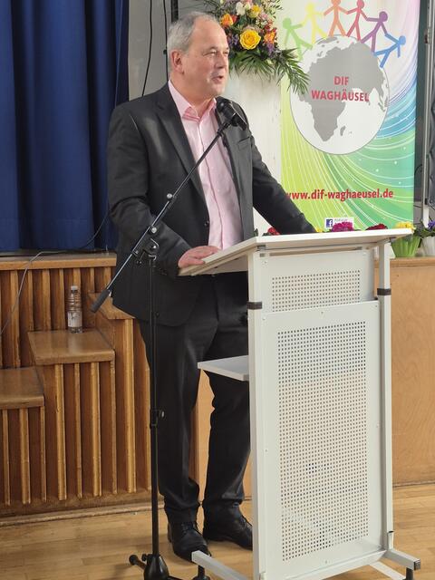 OB Thomas Deuschle bei der Ansprache | Foto: Urheber: W. Schmidhuber