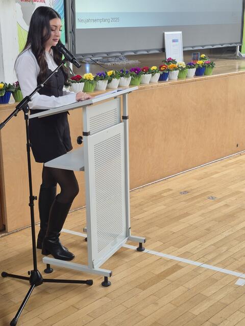 Asya Sirin bei der Powerpoint-Präsentation | Foto: Urheber: W. Schmidhuber