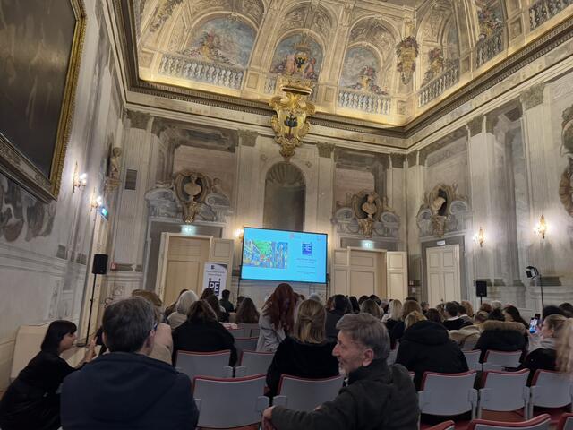 Hier wurde gerade Pfalz Pop Art vorgestellt im großen 'Saal des Palazzo Pucci | Foto: Copyright (c) Mechthilde Gairing