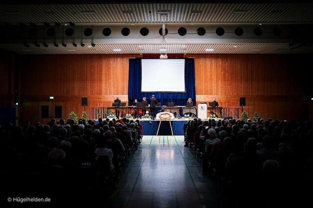 voll besetzte Sport- und Kulturhalle Ubstadt | Foto: Hügelhelden