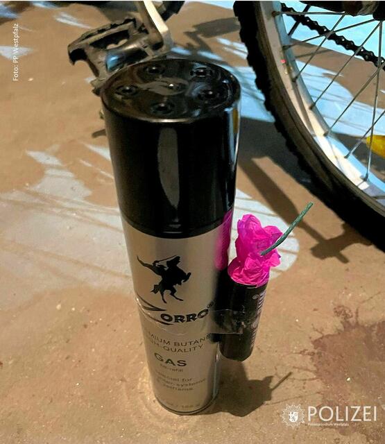 In einem Fall wurde an einer Gasdose ein Böller befestigt, um die Sprengwirkung zu vergrößern | Foto: Polizeipräsidium Westpfalz