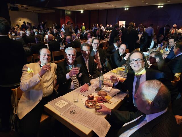 Gute Stimmung an den Tischen | Foto: Michael Landgraf