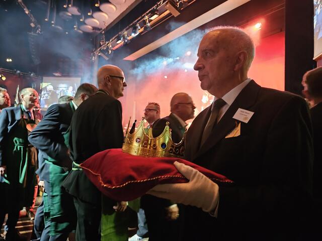 Krone des ersten Weinkönigs | Foto: Michael Landgraf