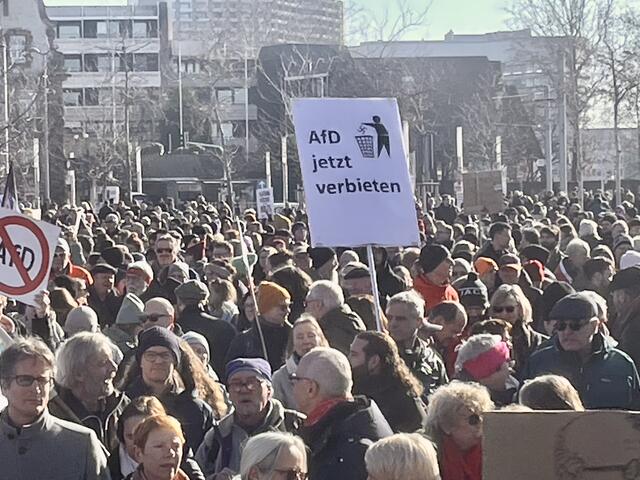 "Wir sind die Brandmauer"  | Foto: Roland Kohls