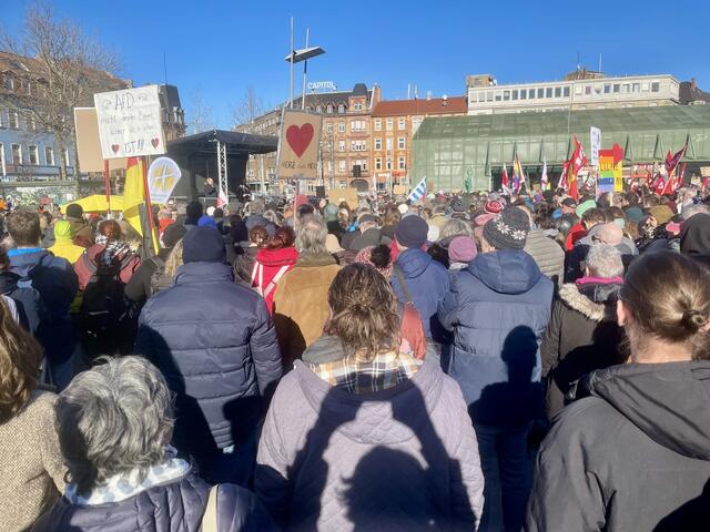 "Wir sind die Brandmauer"  | Foto: Roland Kohls