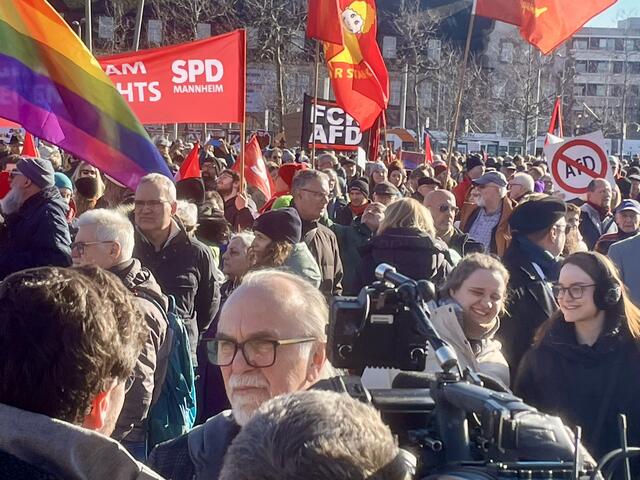 "Wir sind die Brandmauer": Gerhard Fontagnier beim Interview kurz vor der Kundgebung | Foto: Roland Kohls