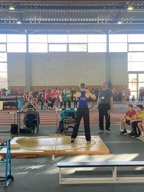 Max beim Kugelstoßen | Foto: Laura Schubert