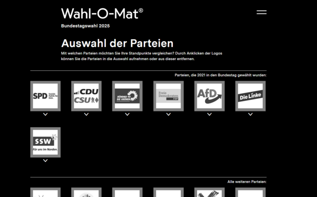 Kurz bevor dann die unterschiedlichen Parteien und ihre prozentuale Abdeckung zu der eigenen Meinung zu den Thesen angezeigt wird, kann man Parteien auswählen, mit denen man sich vergleichen möchte. Entweder man wählt ganz unten "Alle Parteien auswählen" oder man beschränkt sich auf Parteien, die bzw. deren Meinung man miteinander vergleichen möchte. | Foto: Screenshot von Katharina Wirth