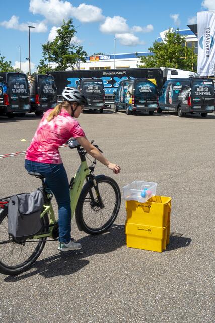 Ballabgabe während der Fahrt | Foto: Gerhard Öfner