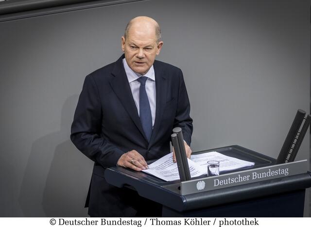 Der aktuelle Bundeskanzler der Bundesrepublik Deutschland Olaf Scholz im Bundestag - der Bundestag wählt den neuen Kanzler oder die neue Kanzlerin nach der Bundestagswahl 2025 | Foto: Thomas Köhler / photothek