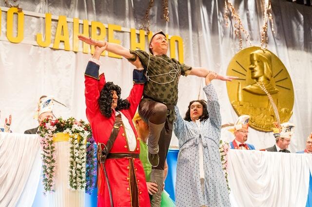 Männerballett Peter Pan mit Thomas Gammer als Captain und Oliver Fauth als Wendy | Foto: Kim Rileit