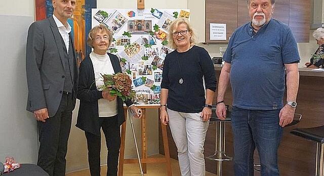 Ehrung von Elfi Klausmann im Oktober 2019.

von links nach rechts: Herr Berndt Leidig (Beigeordneter der Stadt, Frau Elfi Klausmann, Frau Doris Besel, als damalige Leiterin des MGH, Herr Manfred Haardt (Pfalzmaler und ebendso Kursleiter des Acrylmalkurses) | Foto: Maiken Liefeith und PS vom Wochenblatt