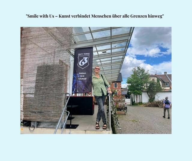 Künstlerin Anja Roth in Bad Bergzabern vor einer Shisha-Bar. Gemeinsam mit Liz Helmke möchte sie hier neue Räume für Integration durch Kunst öffnen.
 | Foto: Foto: © Z. Haggag, ArtFusion Südpfalz, 2024