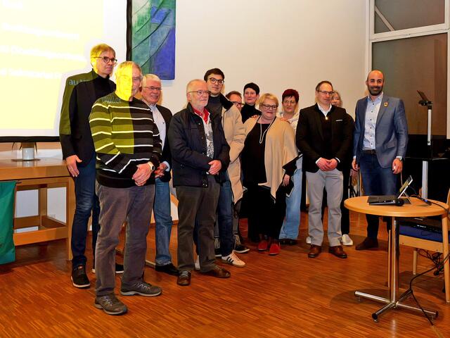 Ansprechpartner und Paten für das Tante-Enso-Projekt auf der Atzel sind: Christopher Bretscher, Klaus Grumer, Dr. Kurt Zeller, Jutta Zeller, Dr. Klaus Klug, Erich Neu, Beatrix Rückert, Oliver Quartier, „Kümmererin“ Frau Kraft, Mattia De Fazio, Boris Bohr und Gerhard Malinowski. | Foto: Erik Stegner
