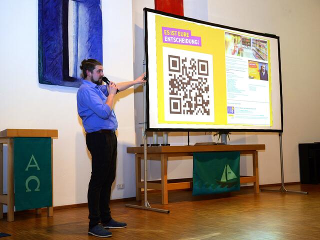 Tante-Enso-Repräsentant Philipp Isenberg erklärte die Unternehmensphilosophie und gab Antworten auf alle Fragen.  | Foto: Erik Stegner