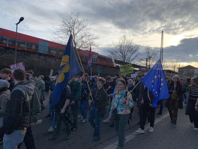 Auf dem Weg in die Innenstadt | Foto: Peter Krietemeyer