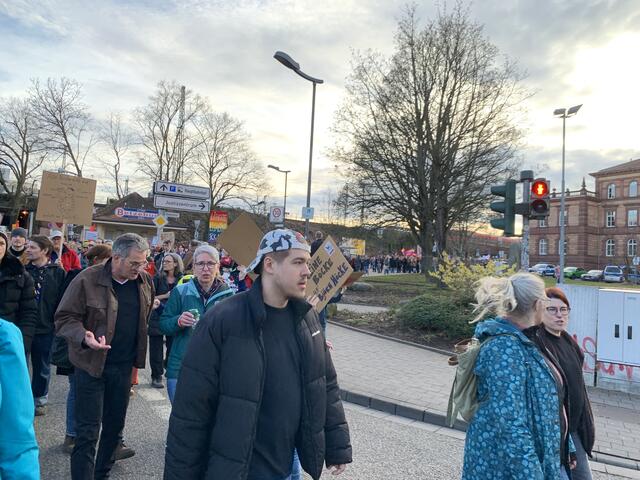 Immer noch keine Ende des Demonstrationszuges | Foto: Peter Krietemeyer