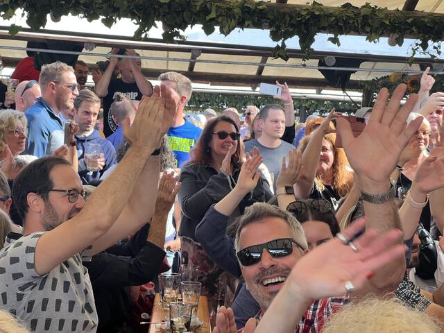 Feiernde Menschen auf dem Wurstmarkt in Bad Dürkheim | Foto: Anne Sahler