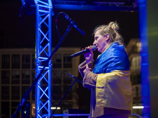 Mitorganisatorin Yaroslava Yurchenko bereicherte die Kundgebung mit ihrem ausdrucksstarken Gesang. | Foto: Christian Gaier