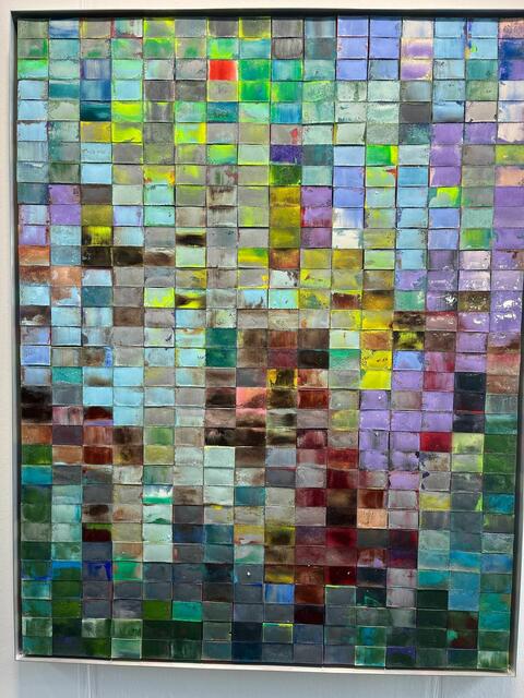 Werfen Sie gebrauchte Spülschwämme nicht weg. Kleben Sie sie zusammen. Streichen Sie es und verkaufen für ein paar Tausend Euro. | Foto: Vitalii Matarykin 