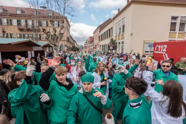 beste Stimmung beim Germersheimer Fastnachtsumzug 2025 | Foto: Paul Needham