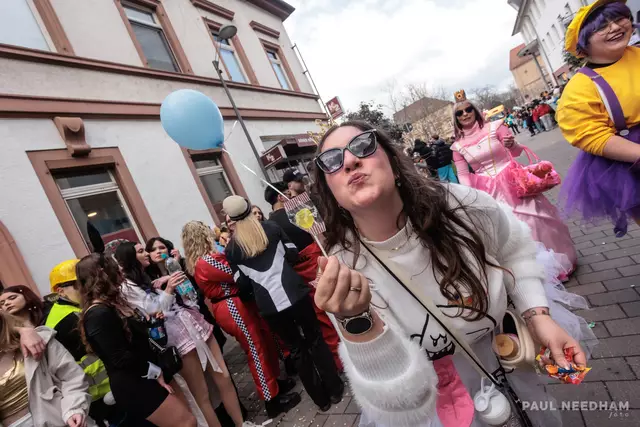 beste Stimmung beim Germersheimer Fastnachtsumzug 2025 | Foto: Paul Needham