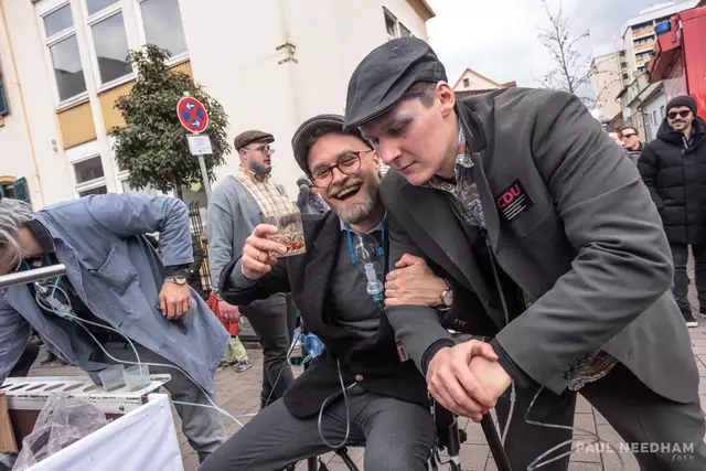 beste Stimmung beim Germersheimer Fastnachtsumzug 2025 | Foto: Paul Needham