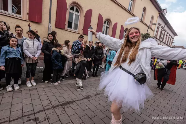 beste Stimmung beim Germersheimer Fastnachtsumzug 2025 | Foto: Paul Needham