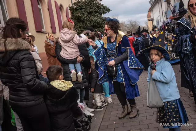 beste Stimmung beim Germersheimer Fastnachtsumzug 2025 | Foto: Paul Needham