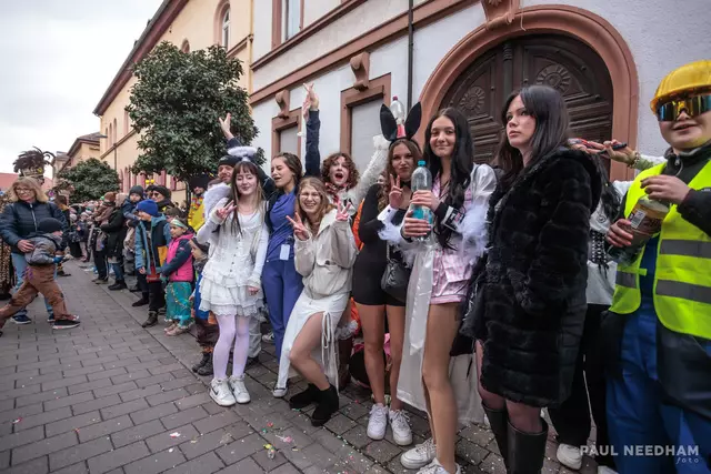 beste Stimmung beim Germersheimer Fastnachtsumzug 2025 | Foto: Paul Needham