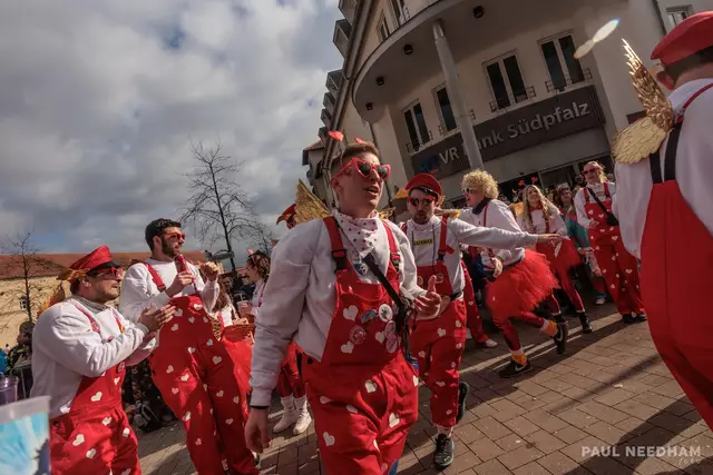 beste Stimmung beim Germersheimer Fastnachtsumzug 2025 | Foto: Paul Needham