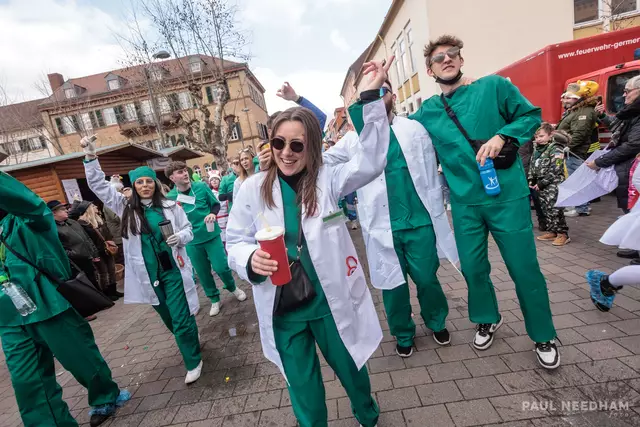 beste Stimmung beim Germersheimer Fastnachtsumzug 2025 | Foto: Paul Needham