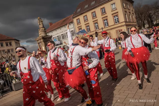 beste Stimmung beim Germersheimer Fastnachtsumzug 2025 | Foto: Paul Needham